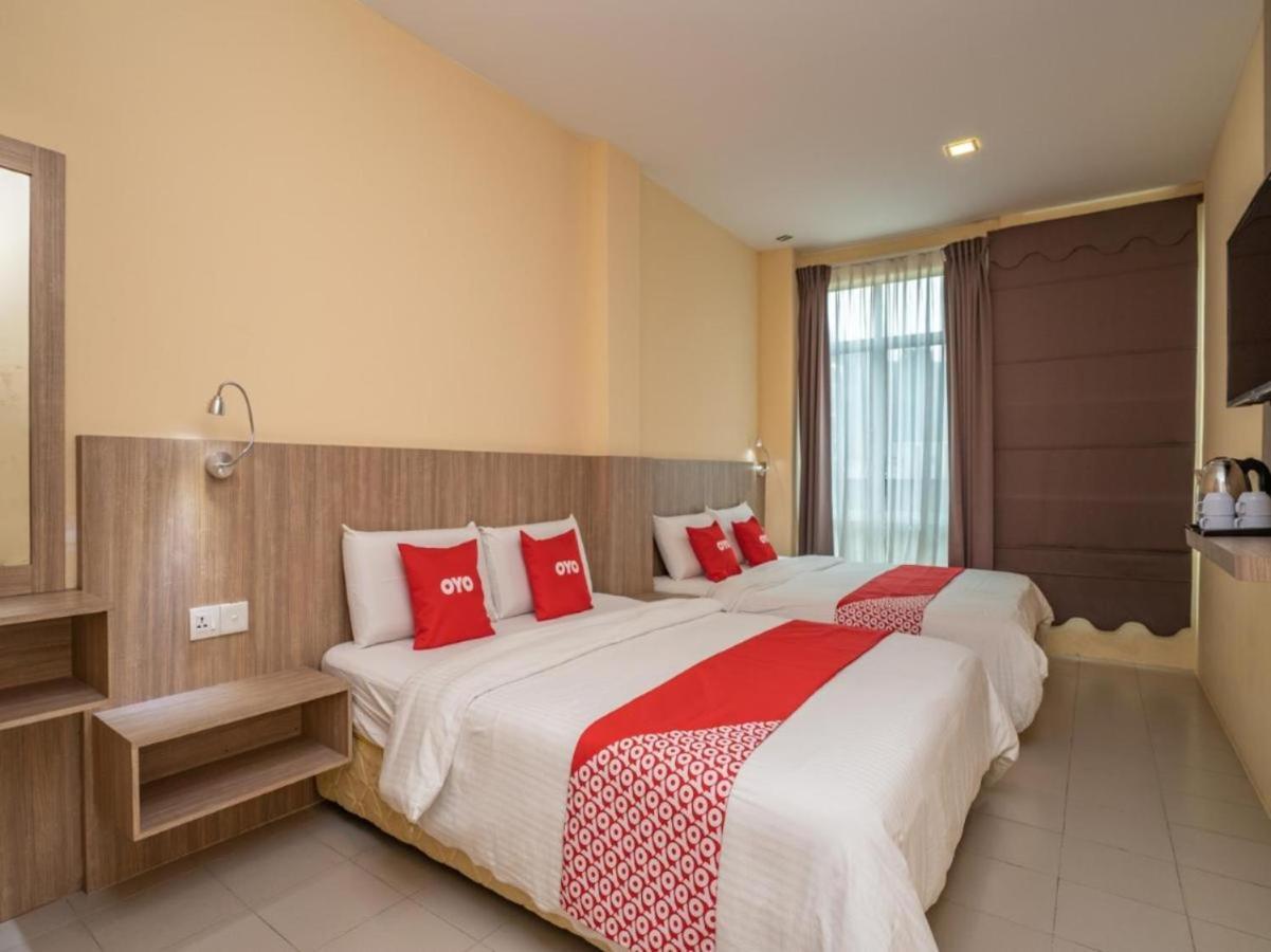 Hotel The Island Pekan Pangkor Kültér fotó