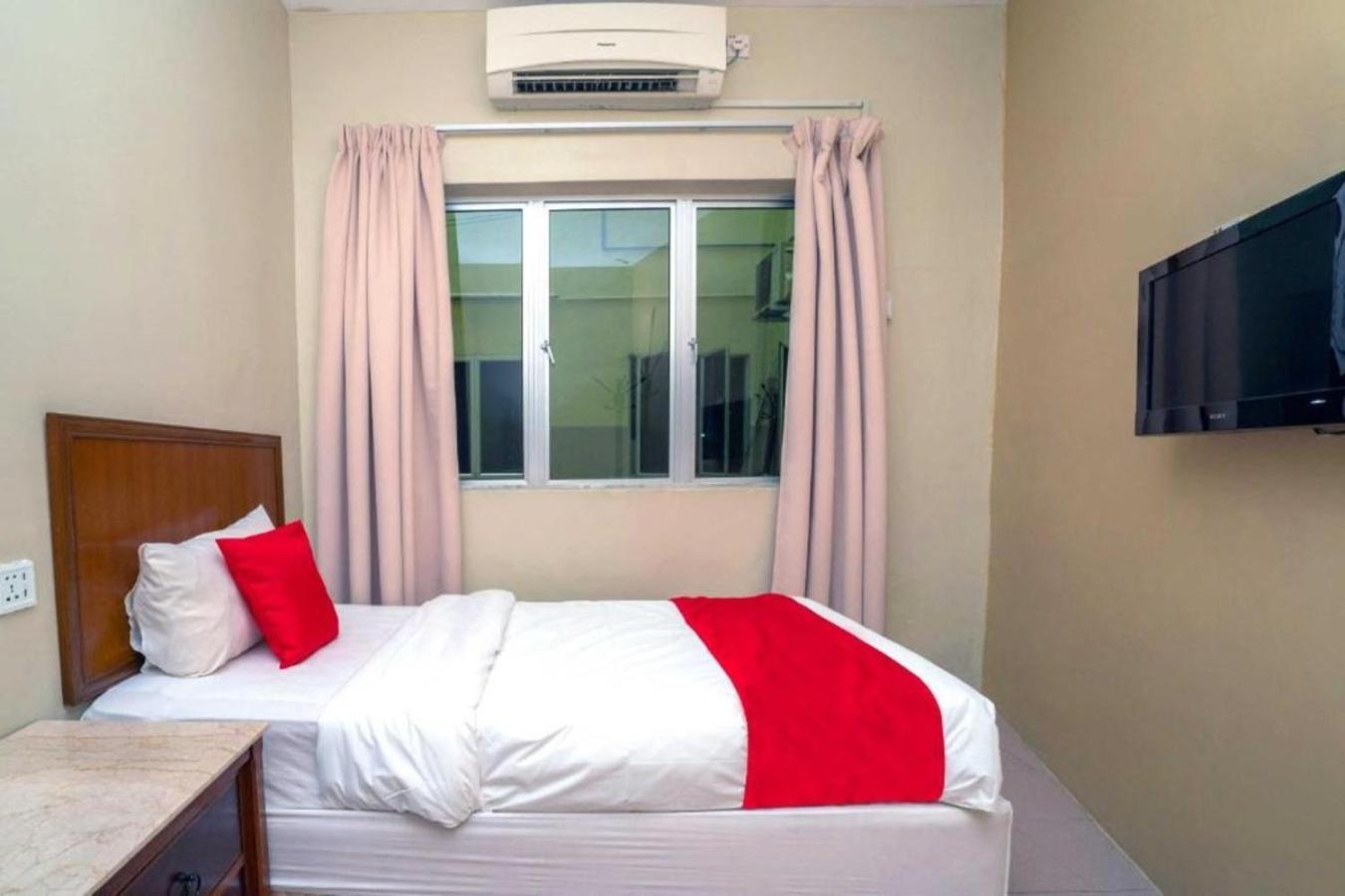 Hotel The Island Pekan Pangkor Kültér fotó