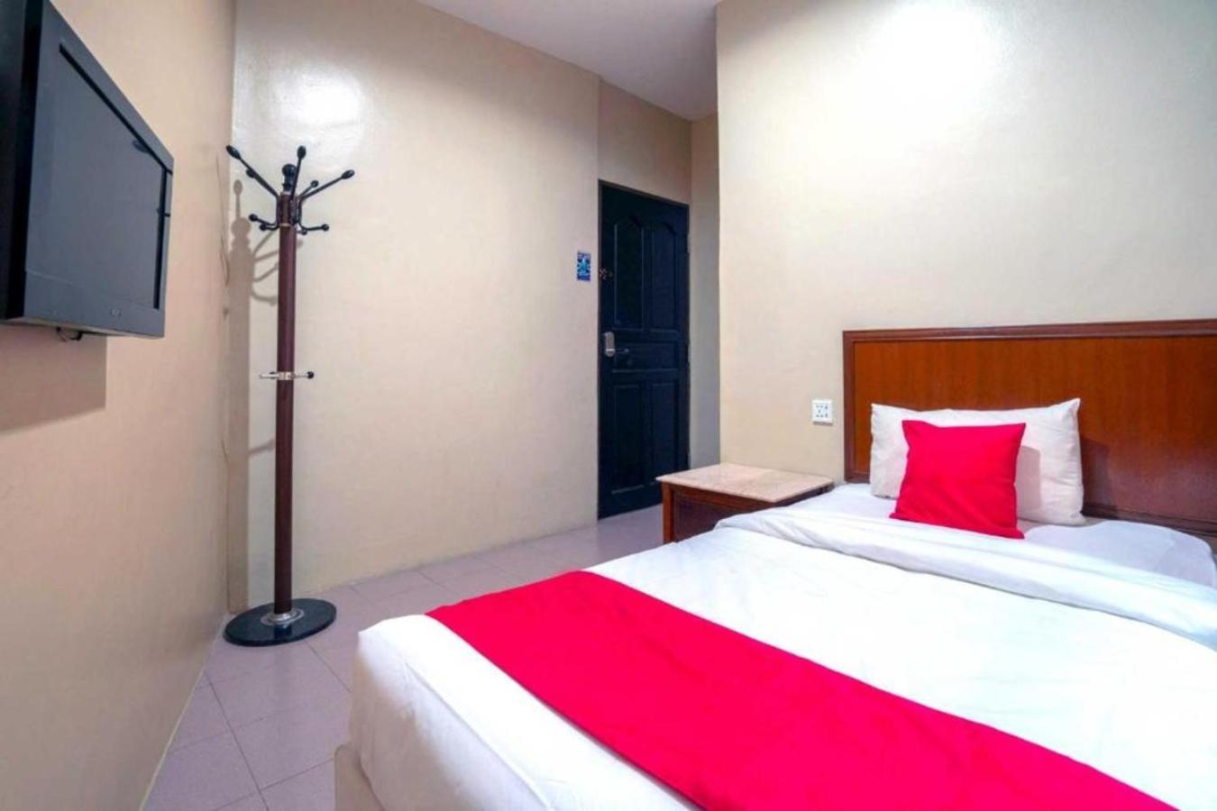 Hotel The Island Pekan Pangkor Kültér fotó