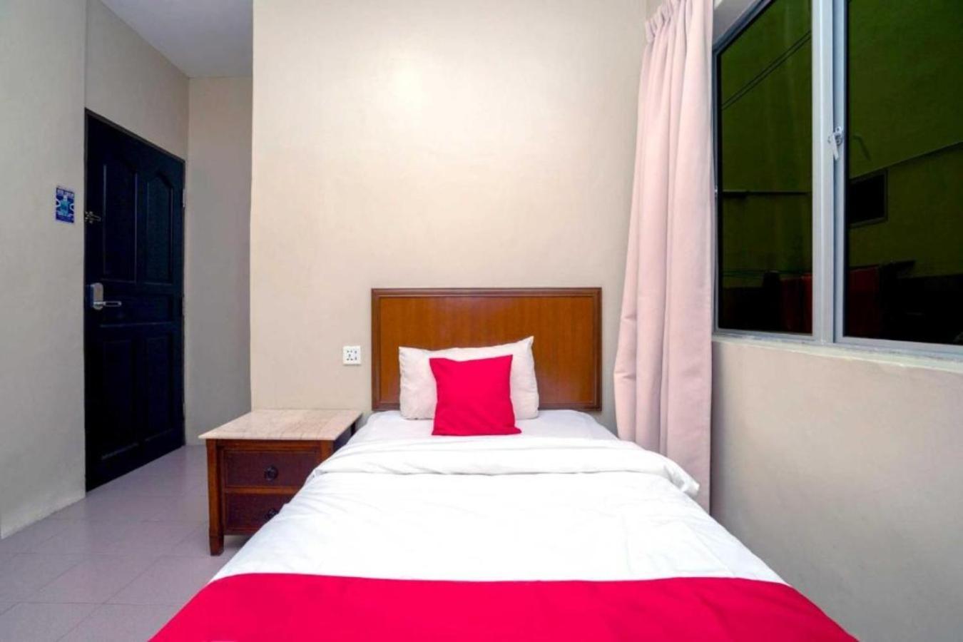 Hotel The Island Pekan Pangkor Kültér fotó